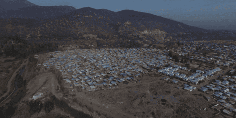 Más que solo un barrio: entorno urbano y social familias PEH